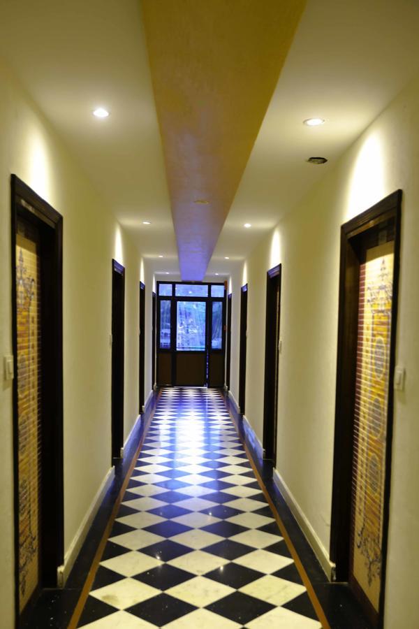 Hotel Kings Regency Drang エクステリア 写真