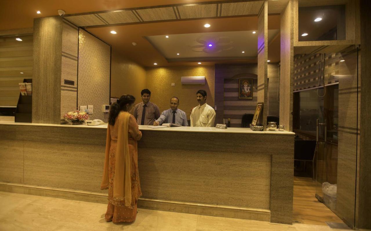 Hotel Kings Regency Drang エクステリア 写真