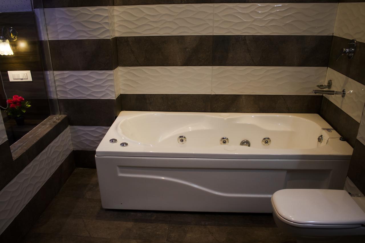 Hotel Kings Regency Drang エクステリア 写真